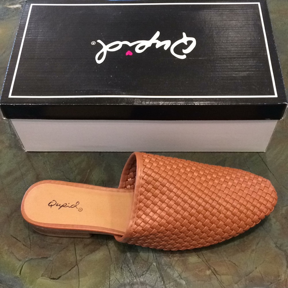 NIB Camel Woven Mules